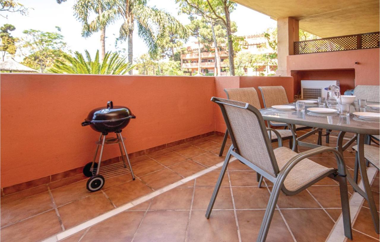 Stunning Apartment In Marbella W/ Outdoor Swimming Pool, Wifi And 2 Bedrooms Екстериор снимка